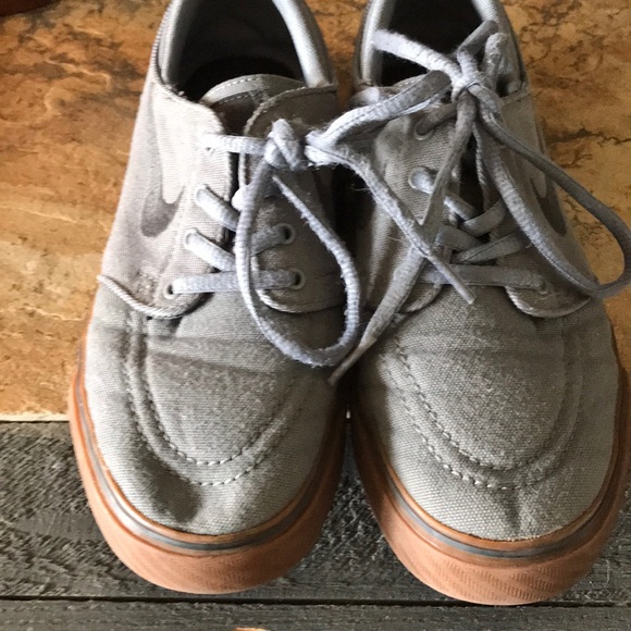 Sneakers-WORE THE FIRST DAY OF SCHOOL ONLY - Picture 1 of 4